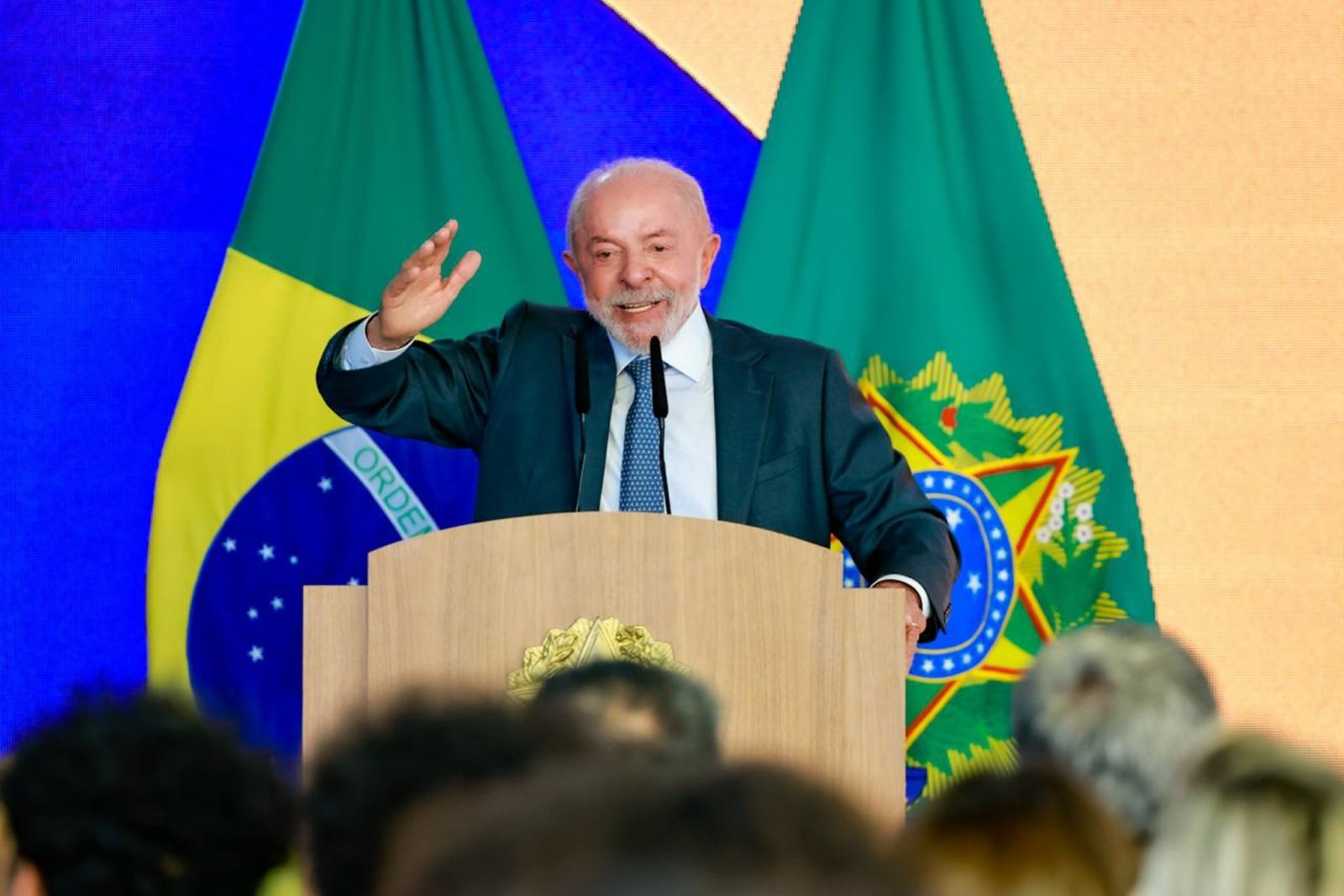 Lula sanciona lei que prevê perdão de dívidas de MEIs e amplia limite de faturamento