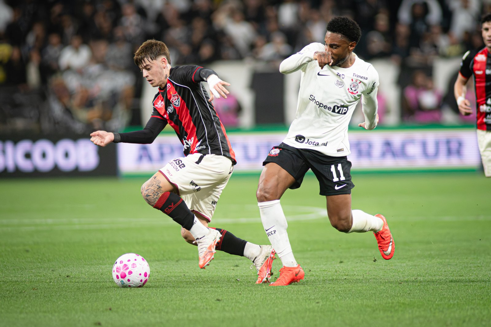 Corinthians segue na lanterna do returno da Série A após empate com Vitória; Grêmio entra no Z-4